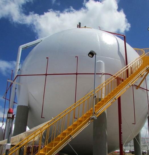 Pressure vessel with access stairs